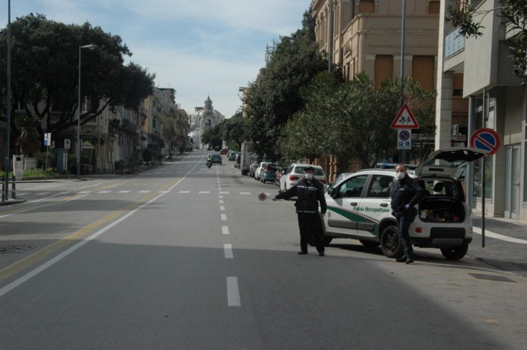 coronavirus. controlli della polizia metropolitana di messina
