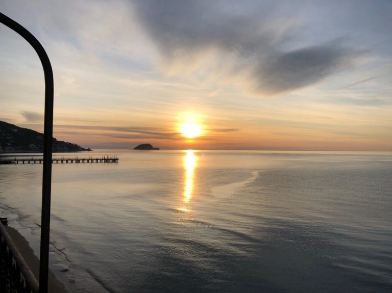 mare di pietra ligure