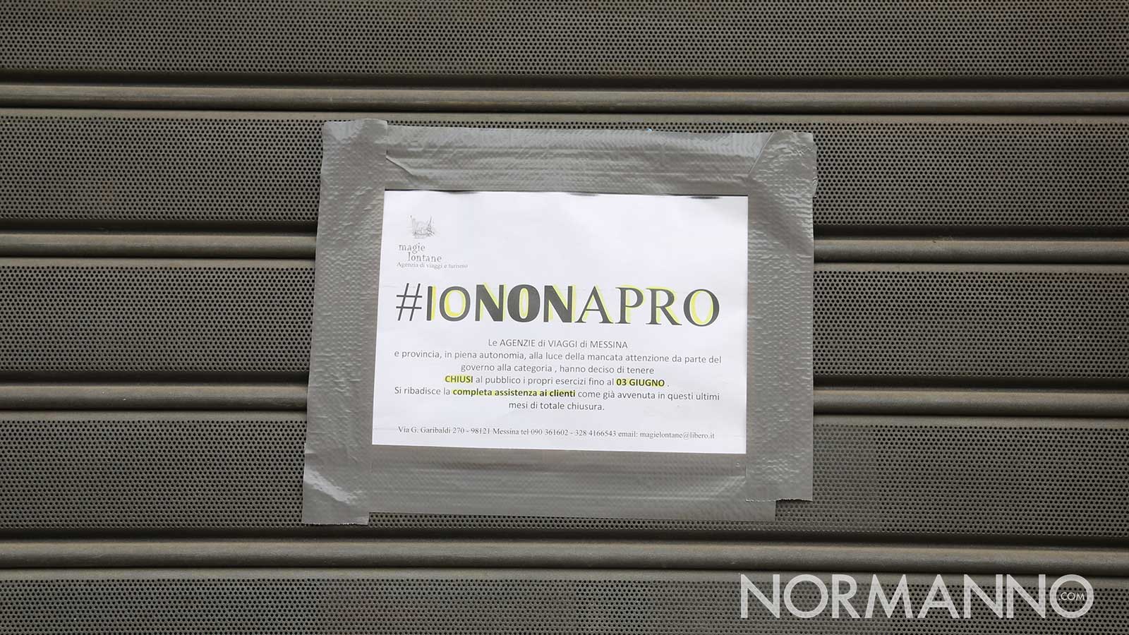 foto di una saracinesca abbassata con l'hashtag #iononapro a causa del coronavirus