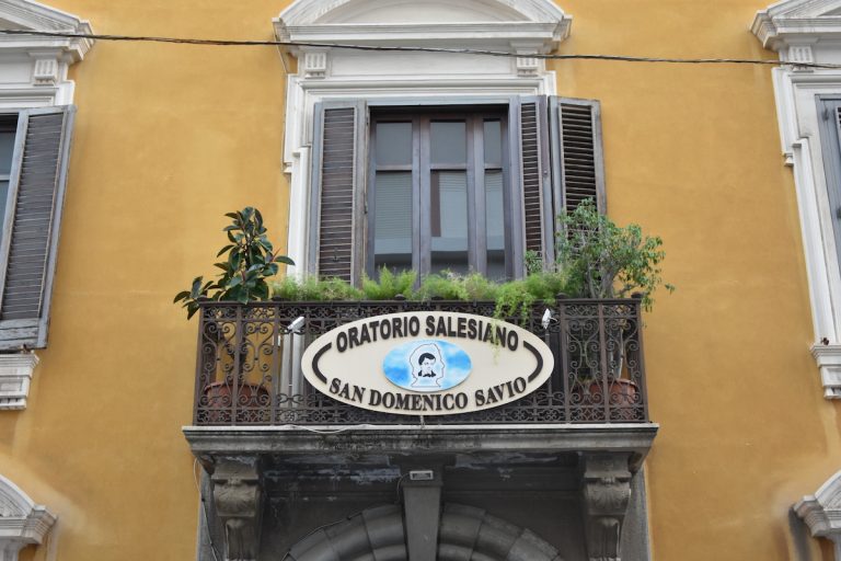 Foto ingresso scuola Savio a Messina