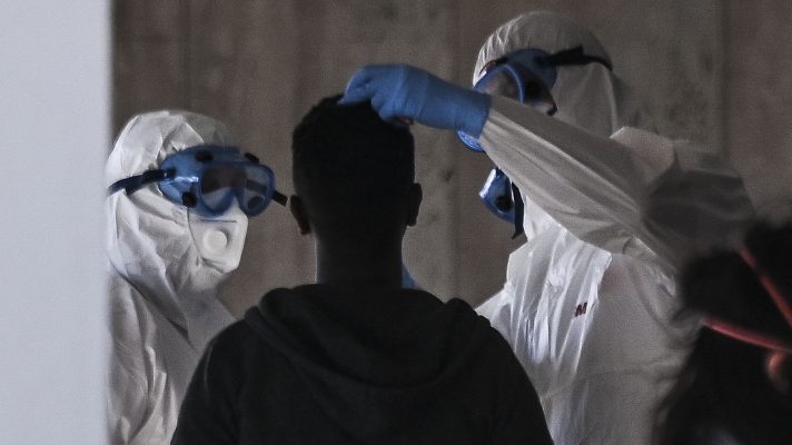 controlli sul coronavirus ai migranti che sbarcano in sicilia: ordinanza musumeci