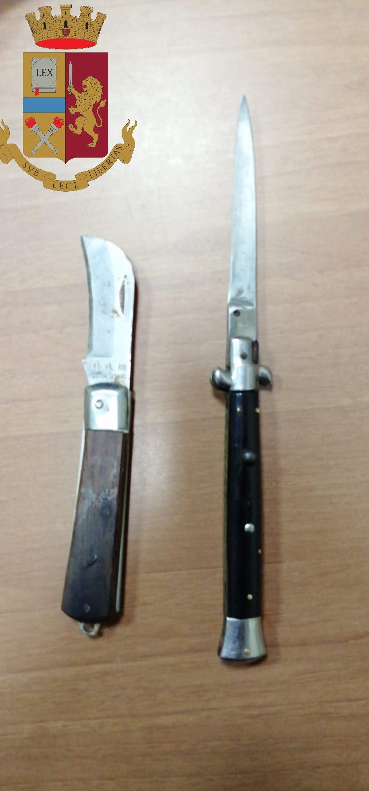 Messina. Nasconde in auto due grossi coltelli: foglio di via per un 50enne  