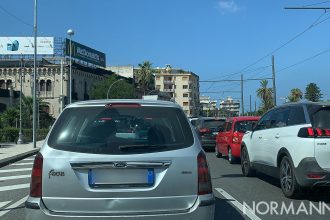 traffico per il controesodo dell'estate 2020 a Messina: coda di macchine sul viale della libertà verso i traghetti