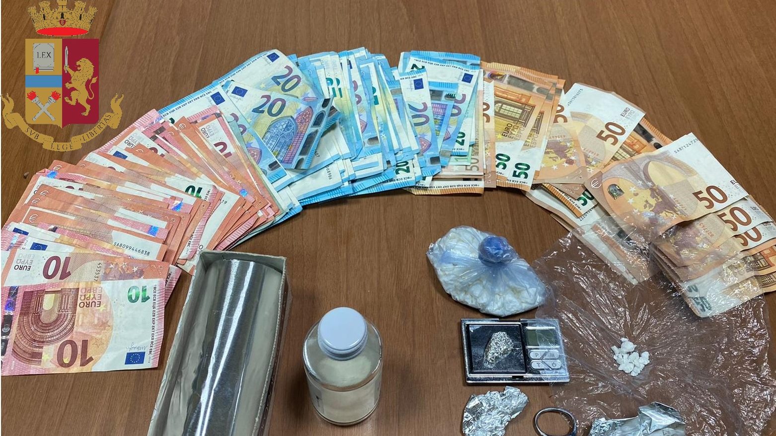 soldi sequestrati dopo un arresto per detenzione ai fini di spaccio di droga a messina