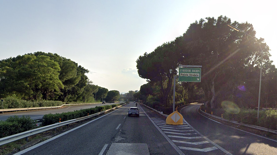 uscita di giardini sull autostrada A18 Messina-Catania
