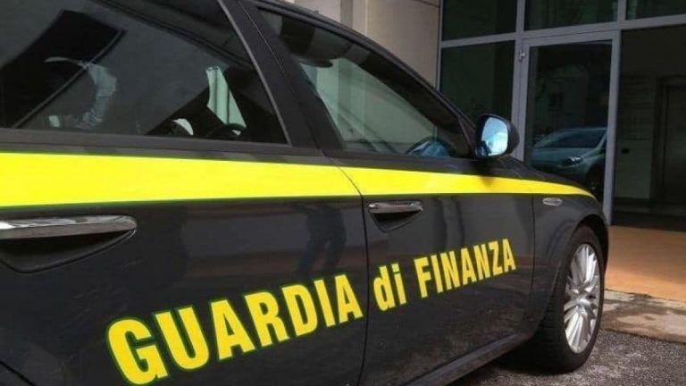 volante della guardia di finanza