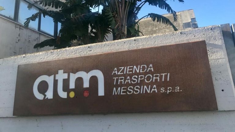 logo nuovo sul palazzo di ATM Messina Spa