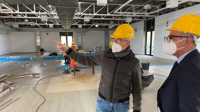 allestimento hub vaccinale alla fiera di messina per i vaccini anti covid