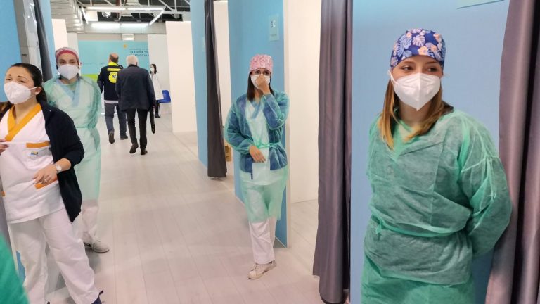 hub vaccini covid alla fiera di messina