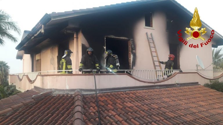 incendio in una villetta a barcellona