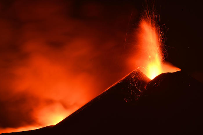 Nella notte una nuova eruzione dell&#39;Etna – VIDEO - Normanno.com