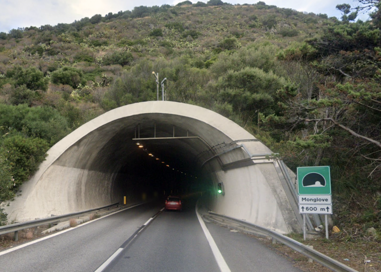 galleria mongiove sull'autostrada A20 messina-palermo