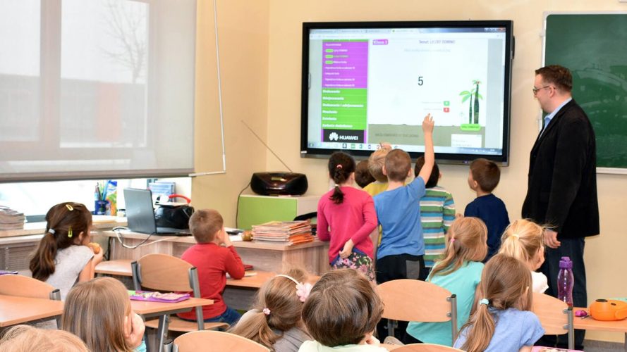 digitalizzazione scuola, monitor interattivo