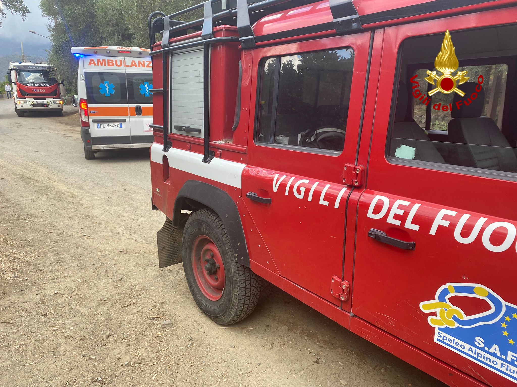 Cade da un costone e precipita nel greto del fiume Alcantara: soccorsa ...