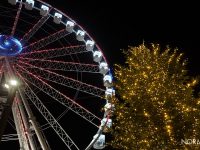 natale 2021 a messina, piazza cairoli, albero e ruota panoramica