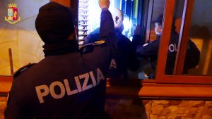 blitz antidroga della polizia di messina a gazzi e mangialupi