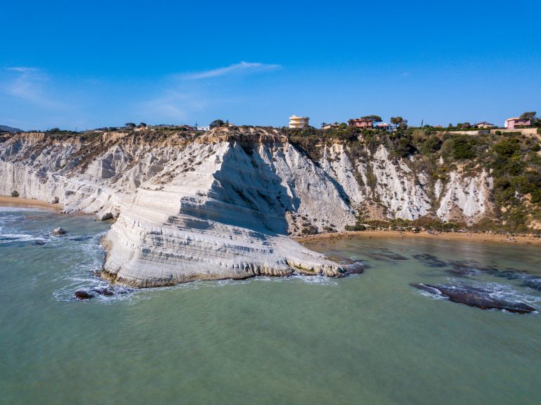 vista della costa della sicilia, agrigento