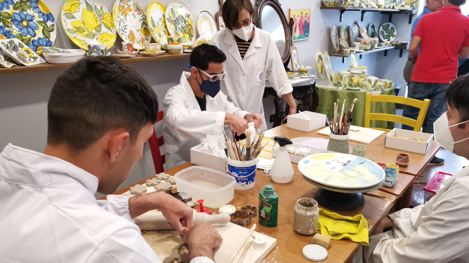 Messina Dentro Il Laboratorio Di Ceramica Di Interpares Per I Ragazzi 