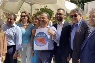 presentazione lista “Sicilia Vera” all'ars per le elezioni regionali 2022 con cateno de luca