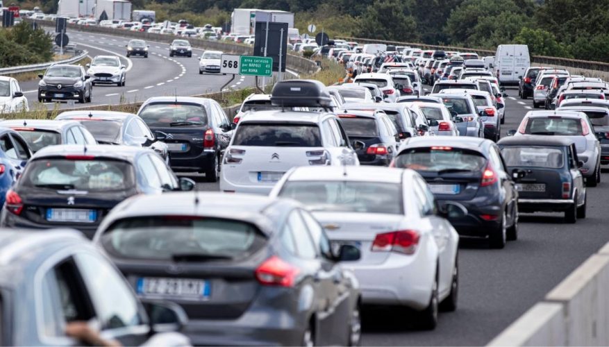 calendario delle previsioni sul traffico nelle autostrade siciliane: agosto e settembre. I giorni da bollino rosso o nero nell'estate 2022
