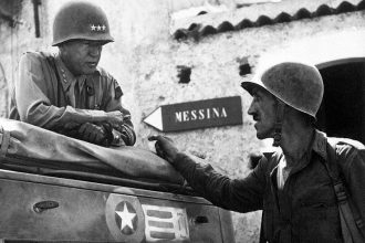 Generale Patton con il tenente colonnello Lyle Bernard, nei pressi di Brolo