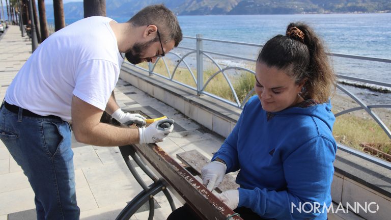 puliamo messina restaura le panchine di via circuito sul lungomare di torre faro