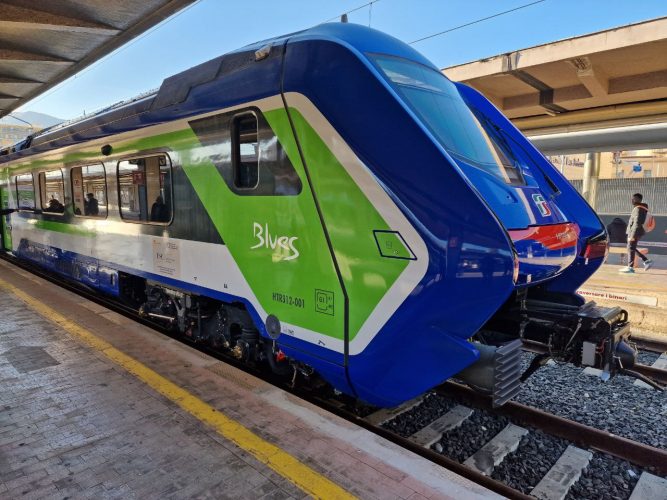 treno ibrido blues sicilia