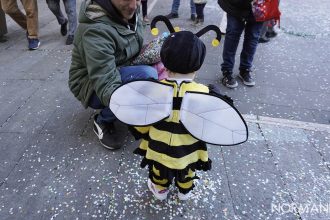 bambini vestiti da carnevale