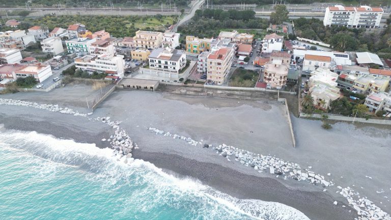 erosione costiera a galati marina