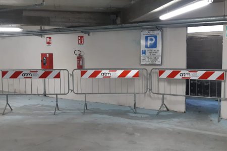 parcheggio zaera chiuso atti vandalici