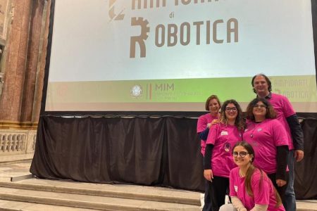 squadra al femminile del verona trento al campionato nazionale di robotica 2023