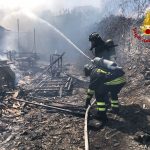 incendio a zafferia: fiamme all'isola ecologica di Pistunina