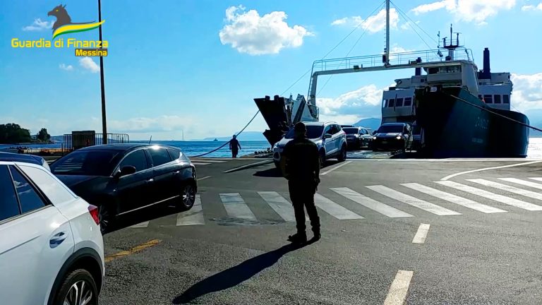 guardia di finanza ai traghetti a messina per il contrasto al traffico di droga