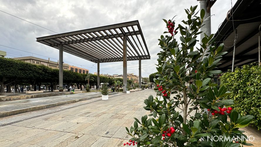 decorazioni di natale 2023 a Messina (piazza Cairoli)